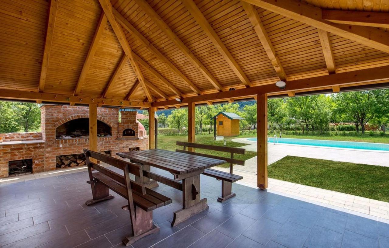 V'S Place - Wooden House With Heated Pool And Outdoor Sauna Otočac Εξωτερικό φωτογραφία